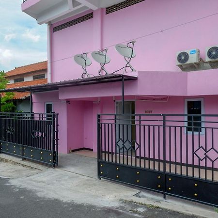 Hotel Reddoorz @ Jalan Gatot Subroto Semarang Exterior foto