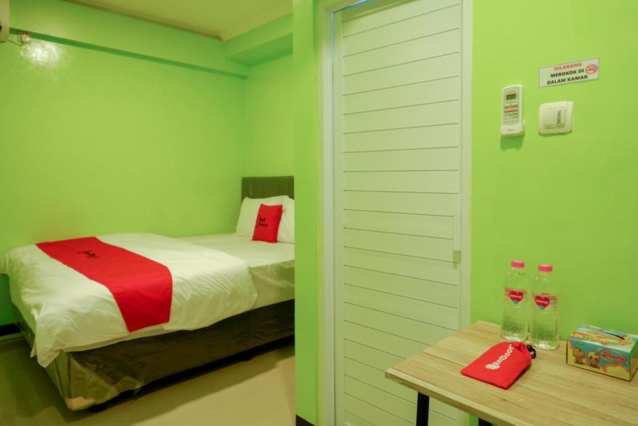 Hotel Reddoorz @ Jalan Gatot Subroto Semarang Exterior foto