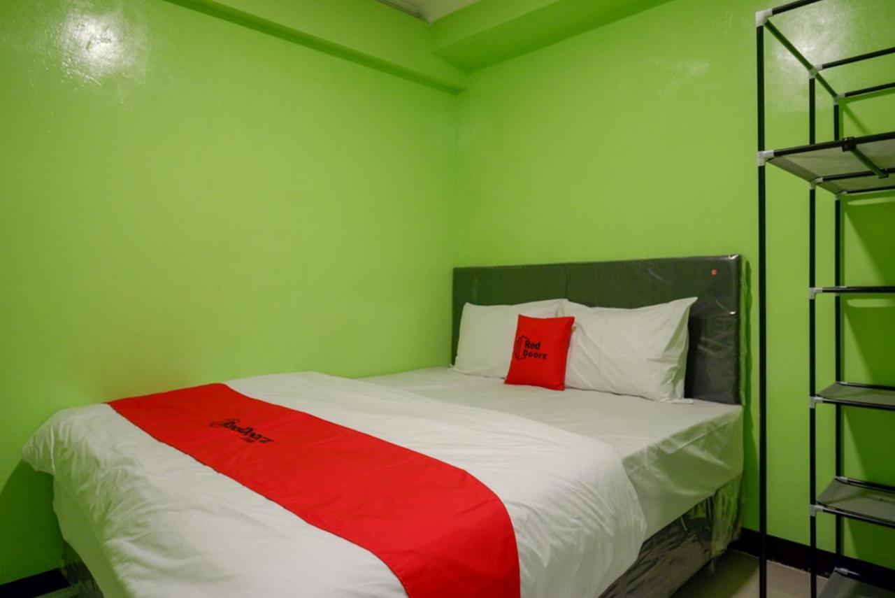 Hotel Reddoorz @ Jalan Gatot Subroto Semarang Exterior foto
