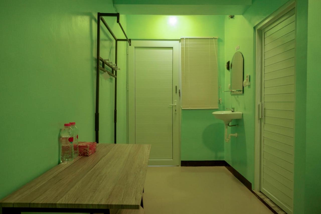Hotel Reddoorz @ Jalan Gatot Subroto Semarang Exterior foto