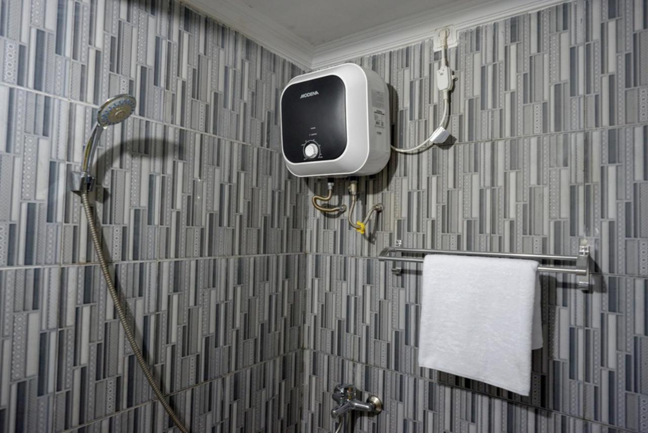 Hotel Reddoorz @ Jalan Gatot Subroto Semarang Exterior foto