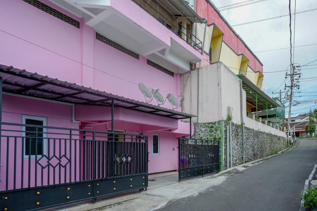 Hotel Reddoorz @ Jalan Gatot Subroto Semarang Exterior foto