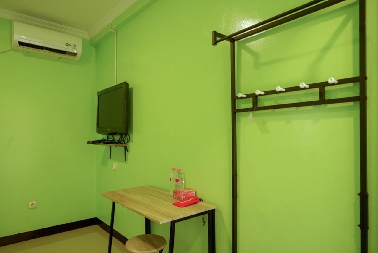 Hotel Reddoorz @ Jalan Gatot Subroto Semarang Exterior foto