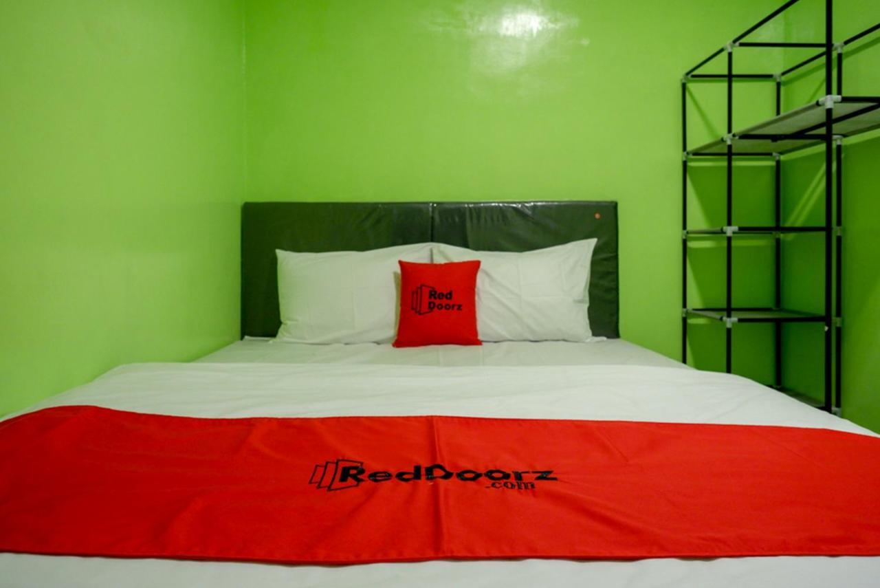 Hotel Reddoorz @ Jalan Gatot Subroto Semarang Exterior foto
